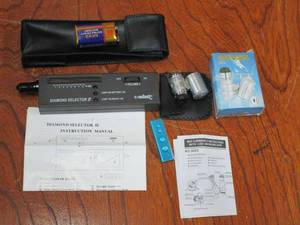 lot 151 image: DIAMOND SELECTOR WITH INSTRUCTIONS MANUAL AND CASE IN BOX WITH 60X CURRENCY DETECTING WITH LED MICROSCOPE LENS BARREL.