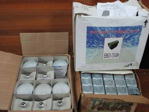 lot 162 image: BOX OF SECURITY PRODUCTS, BOX OF PHILIPS LIGHT BULBS, BOX OF THE PITTS ELECTRICAL BOX COVERS