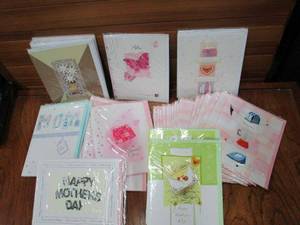 lot 176 image: A VARIETY OF OVERSIZED MOTHERS DAY CARDS IN PROTECTIVE PACKAGING, RETAILERS & RESELLERS, GREAT TO ADD TO INVENTORY