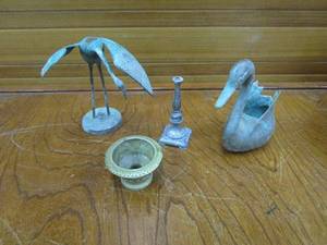 lot 187 image: WEATHERED BRASS OUTDOOR DECOR