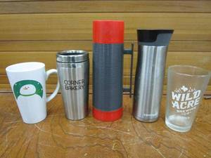 lot 207 image: VINTAGE ALADDIN DURA-CLAD THERMOS BOTTLE, INSULATED TRAVEL CUPS, MUG, PINT BEER GLASS