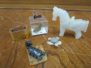 lot 209 image: CARVED MARBLE HORSE, SCORPION & TURTLE, FT. WORTH ZOO LITTLE CRITTERS CHEETAH, GUATAMALAN WORRY DOLLS