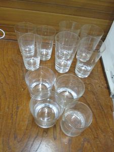 lot 216 image: WOODEN COUNTERTOP WINE RACK, VARIETY OF WINE GLASSES