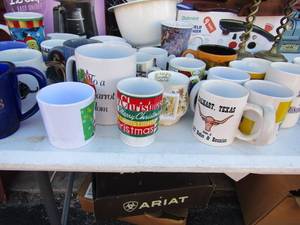 lot 27 image: Large lot of coffee mugs all kinds