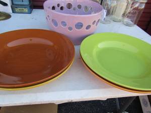 lot 29 image: Tulip purple bowls,  4 Ultimate  china deep dinner plates 1847 #289