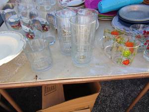 lot 31 image: Lot of tea glasses and juice glasses