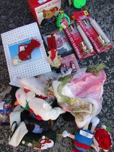 lot 44 image: Scotts winter splendor tray NIB, Stuffed animals, NEW christmas candles
