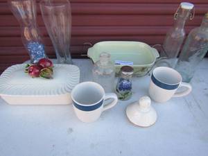 lot 47 image: Covered ceramic fruit dish green 1983 32 oz. FTDA dish on metal stand 2 vintage glass bottles and more