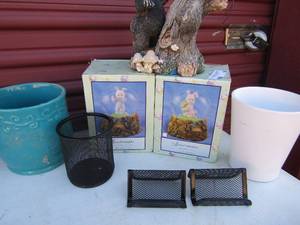 lot 50 image: 2 bunny water globes with music, 1 green 1 white ceramic flower vases Bear and tree dcor