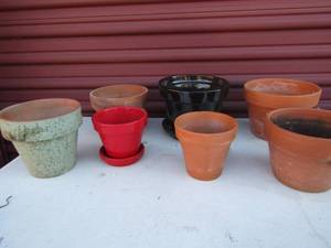 lot 67 image: 7 ceramic pots assorted colors