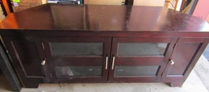 lot 1 image: Cherry Wood TV entertainment table with 2 front glass doors for DVD player or storage 25hx60l x18d