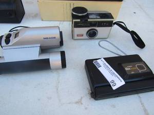 lot 99 image: Kodak instamatic 174  cMER, Kodak disc 60000 camera    Set of Meade Binoculars