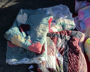 lot 102 image: 2 queen bed blankets