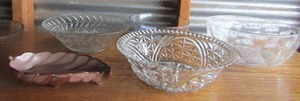 lot 111 image: Frankoma Pottery Dish Plainsman Brown 225 Leaf Dish 9 14  ,  grape design bowls and 3 large glass serving bowls