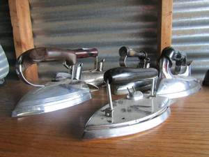 lot 133 image: 5 General Electric Pressing Irons some missing cords