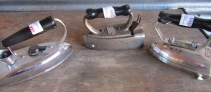 lot 164 image: Corona and Dominion 5 pound vintage irons x 3 no cords