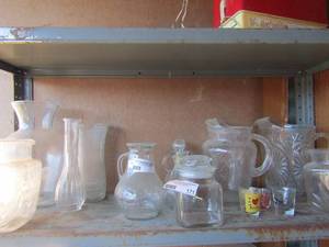 lot 171 image: Large lot of pitchers ans vases