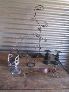 lot 192 image: Coffee cup hangers, horseshoe christmas tree candle welded cowboy spur