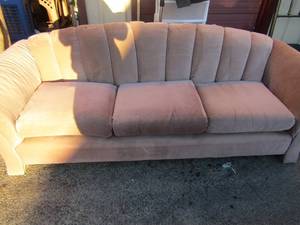 lot 211 image: Sofa 30x94x33. Peach unknown brand good condition