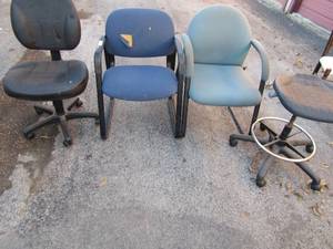lot 214 image: Black office chair, ROLLING OFFICE STOOL and 2 metal frame office chairs bluegreen