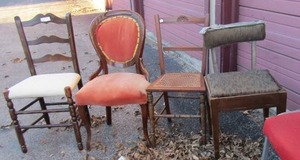 lot 215 image: 4 vintage chairs and 1 metal red chair