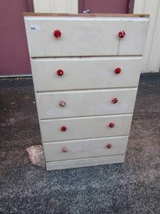 lot 218 image: White 5 drawer chest needs TLC