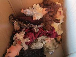 lot 222 image: Box of assorted porcelain vintage dolls