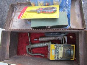 lot 230 image: Crimping rool 2 grease guns small socket set