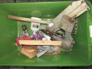 lot 235 image: Duel pass air nail gun and paint guns x 3