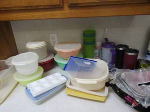 lot 36 image: Large lot of Tupperware all with lids and aluminum pans