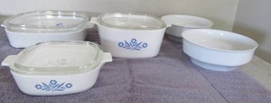 lot 39 image: Covered Corning Ware 12 x 10 W4381,  Corning Ware 1 qt bake ware    Corning Ware 10x8 deep covered bake ware    2 Saviour Vivre bowls