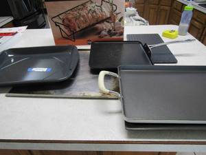 lot 41 image: NIB non stick roasting rack bake ware flat iron pans