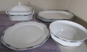 lot 5 image: Christopher Stuart Lyric Fire China- Three 14x10 serving  platters covered soup dish 12 dinner plate or serving plate 1 serving bowl