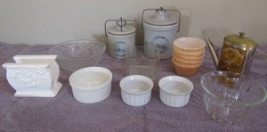 lot 54 image: 2 Wisconsin homestead jars and napkin holder