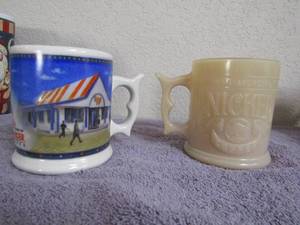 lot 60 image: Nickel What A Burger commemorative coffee cups 50th anniversary