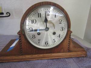 lot 7 image: MANTLE CLOCK - WOOD  with 2 winding points. 15 X 9 X 6  Unknown working condition