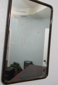 lot 28 image: Vintage rounded corner accent mirror 28x17