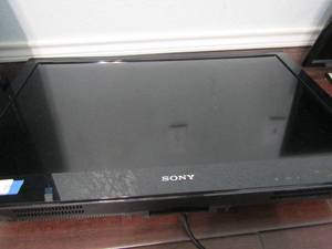 lot 25 image: 32 Sony flat screen TV no mount, stand or remote.