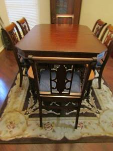 lot 126 image: Mid MODERN DINING TABLE  WITH 6 CHAIRS,  1 leaf  and table cover    30x58x42 without leaf    72 with leaf