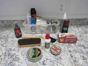 lot 130 image: Tub of shoe shine supplies