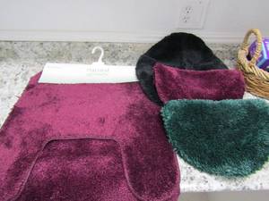 lot 135 image: 3 piece bath set NEW 3 toilet seat covers