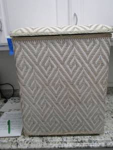 lot 148 image: Wicker laundry hamper 23x20 great condition