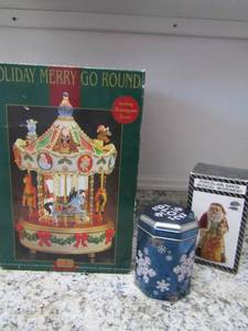 lot 153 image: 16 tune Holiday carousel  20 lb. tin moving santa musical