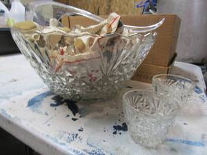 lot 164 image: Glass punch bowl with handle and cups