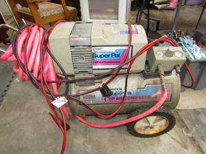lot 177 image: Campbell Household Superpal 1hp air compressor with hoses