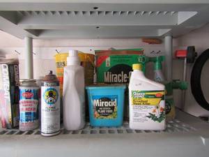 lot 193 image: Used lot of Miracle Grow weed killer and more