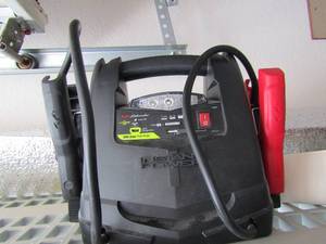 lot 195 image: Instant power battery charger