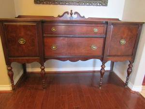 lot 204 image: Wood Buffett 2 drawers 2 side storage doors Federal style w finial decorated back stop 39x66x21