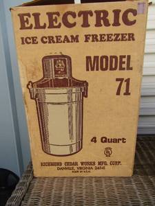 lot 209 image: 4QT Ice-cream maker in original box