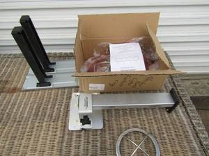lot 213 image: NEW bathroom light fixture 4 bulb and small TV mount